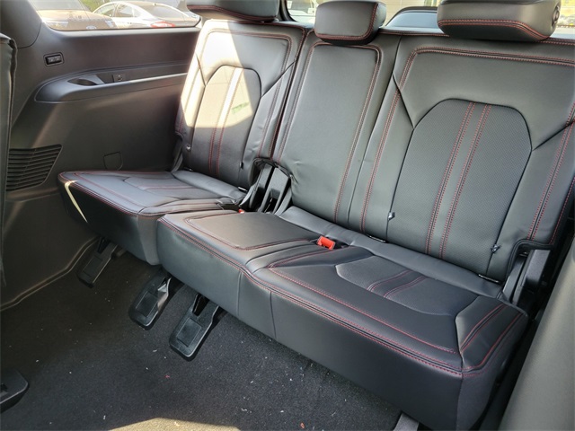 Vehicle image 6 of 10