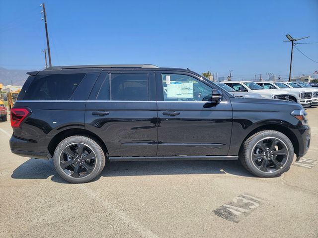 2024 Ford Expedition Limited Image 3 of 30