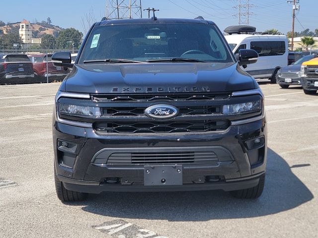 2024 Ford Expedition Limited Image 2 of 30
