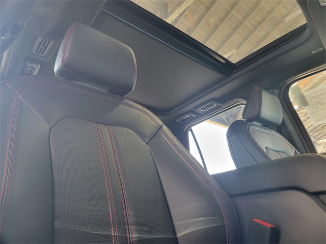 Vehicle image 17 of 30