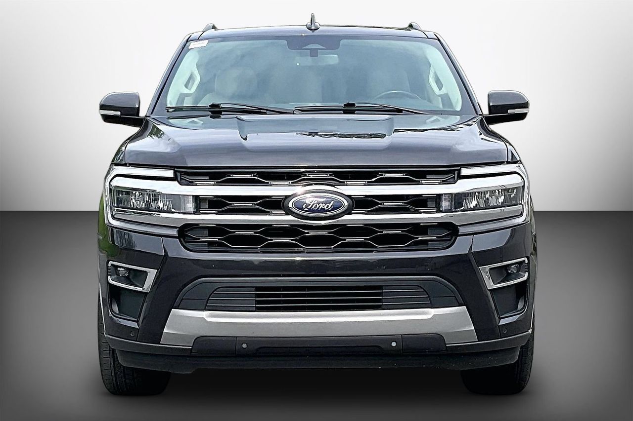 2024 Ford Expedition Limited Image 3 of 39