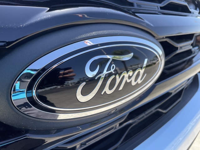 Vehicle image 28 of 29