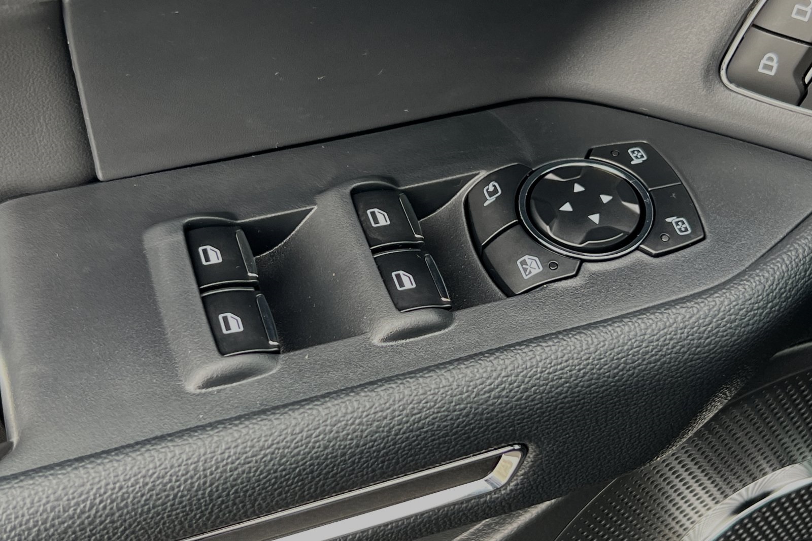 Vehicle image 14 of 30