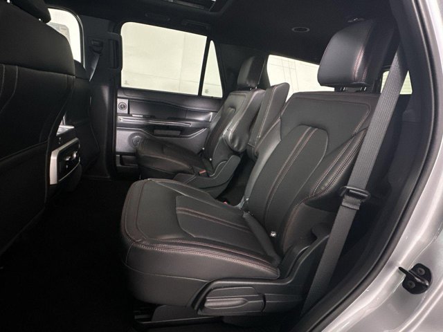 Vehicle image 31 of 36