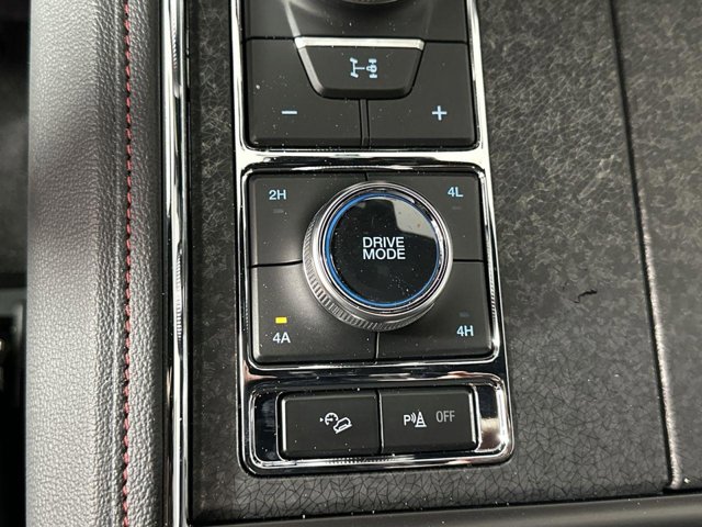 Vehicle image 26 of 36