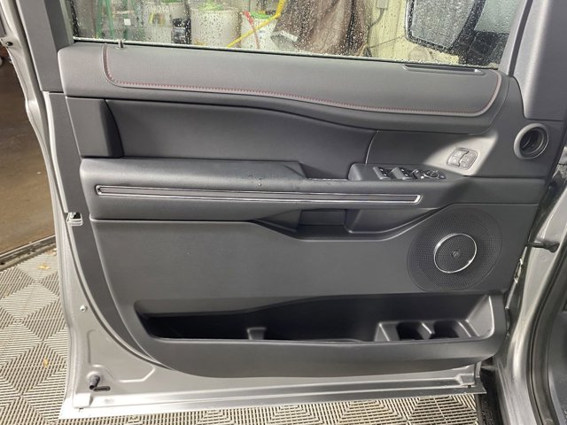 Vehicle image 17 of 20