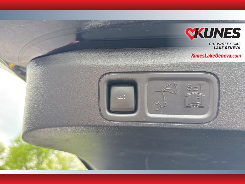 Vehicle image 28 of 55