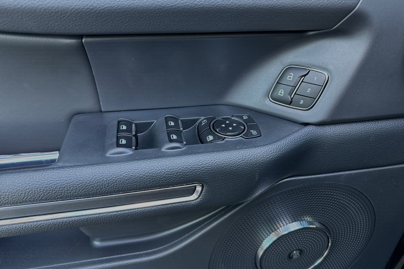 Vehicle image 7 of 22