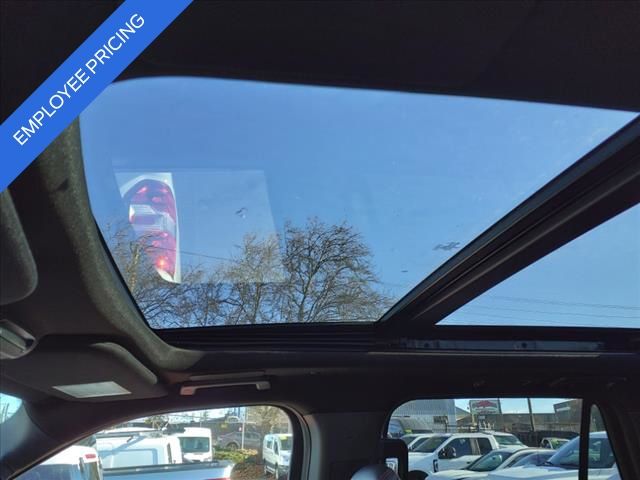 Vehicle image 11 of 15