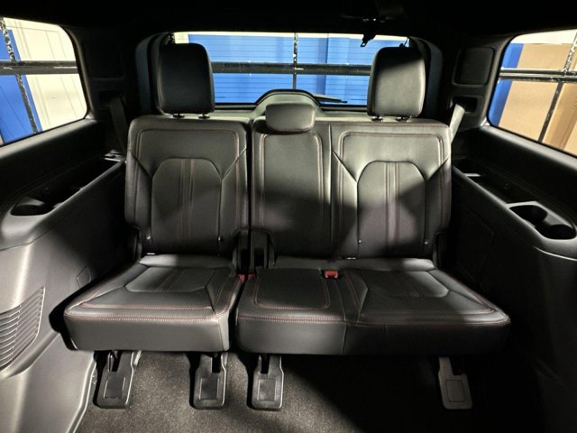 Vehicle image 33 of 37