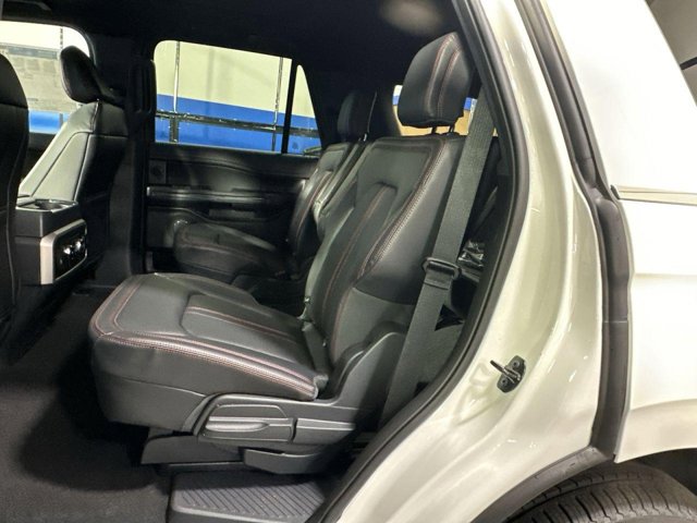 Vehicle image 32 of 37