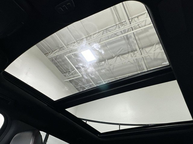 Vehicle image 31 of 37
