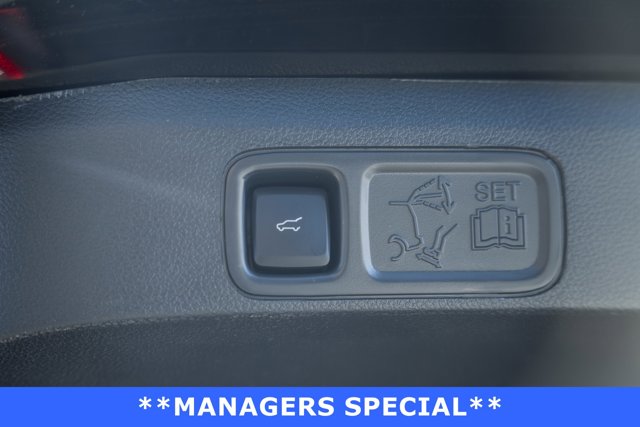 Vehicle image 19 of 40
