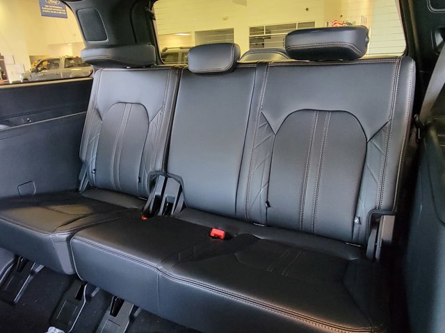 Vehicle image 7 of 10
