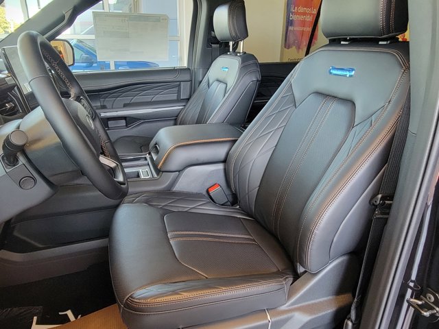 Vehicle image 8 of 10