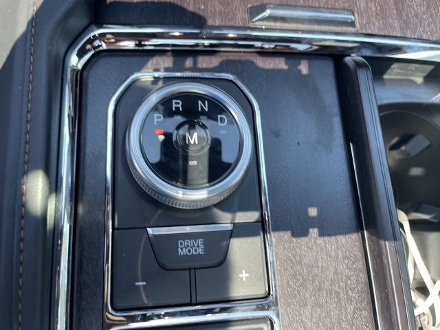 Vehicle image 13 of 28