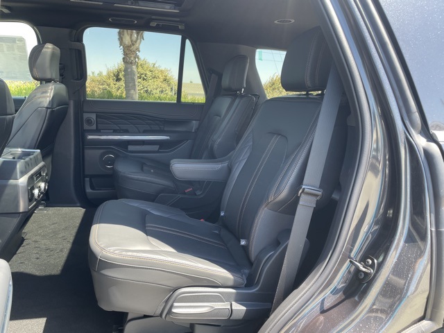 Vehicle image 17 of 28