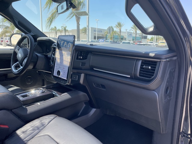 Vehicle image 24 of 28