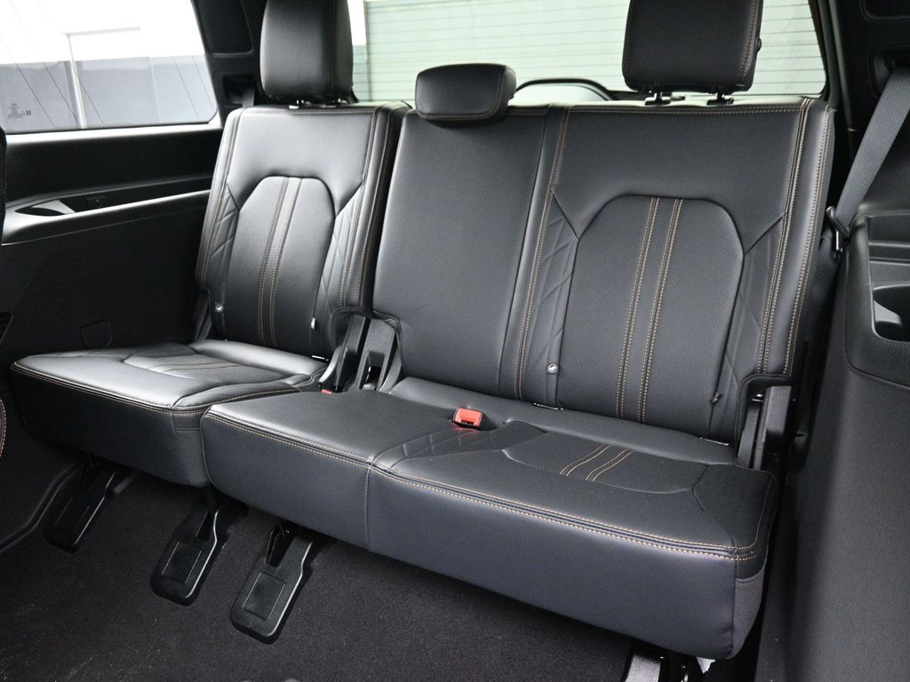 2024 Ford Expedition Platinum Image 41 of 55