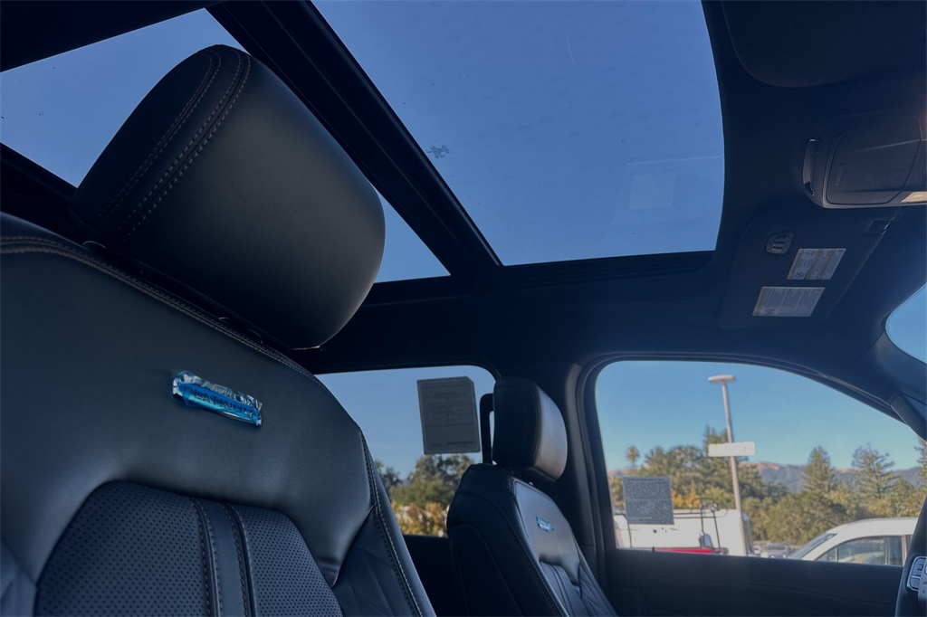 Vehicle image 18 of 30