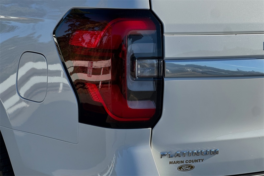 Vehicle image 28 of 30