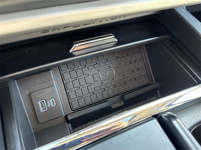 Vehicle image 32 of 35