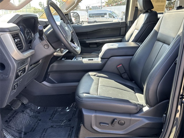 Vehicle image 19 of 35