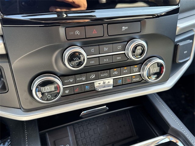 Vehicle image 28 of 35