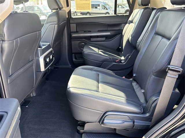 Vehicle image 18 of 35