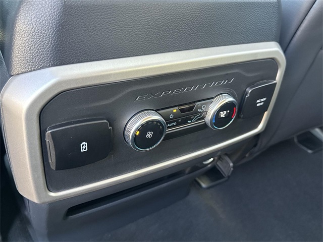 Vehicle image 33 of 35
