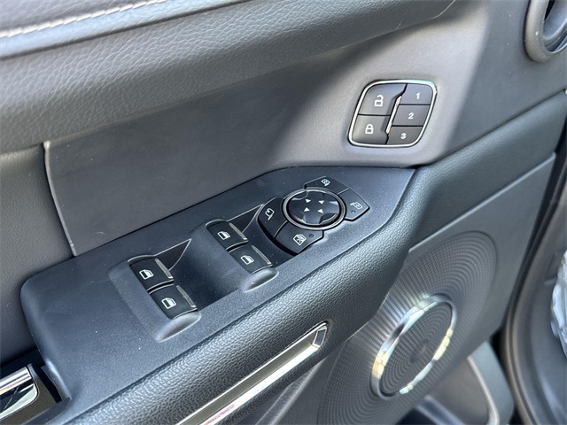 Vehicle image 34 of 35