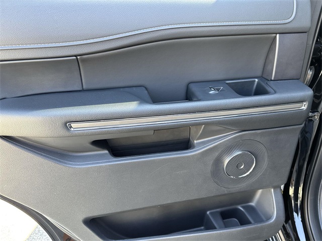 Vehicle image 31 of 35