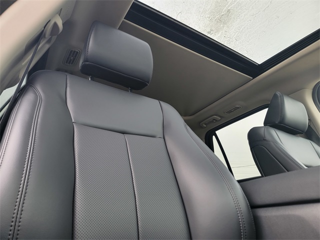 Vehicle image 17 of 29