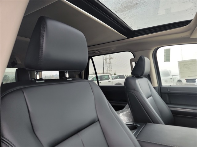 Vehicle image 14 of 29
