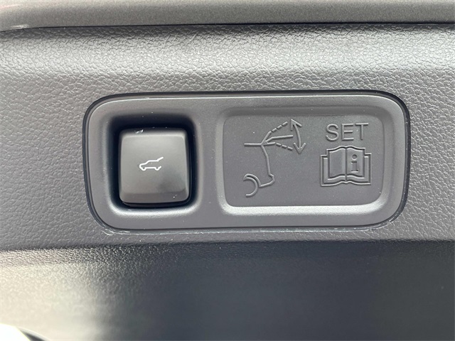 Vehicle image 14 of 35
