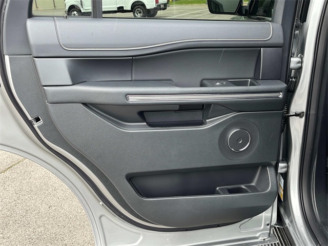 Vehicle image 20 of 35