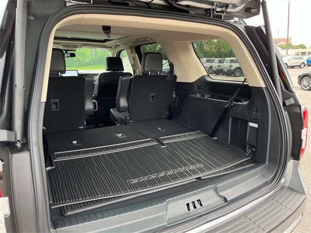 Vehicle image 13 of 35