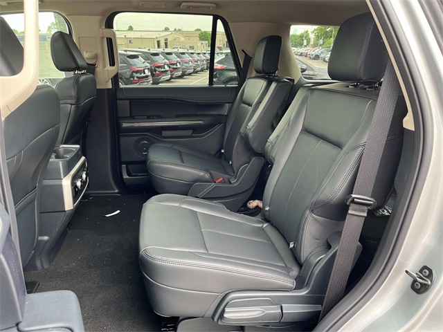 Vehicle image 21 of 35