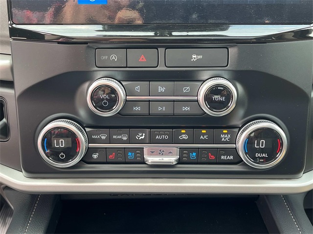 Vehicle image 33 of 35