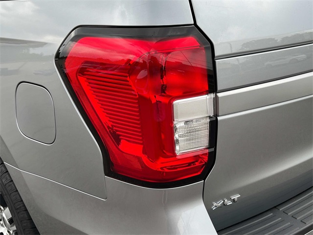 Vehicle image 10 of 35