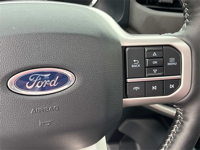 Vehicle image 28 of 35