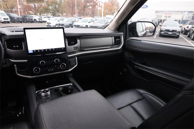 2024 Ford Expedition XLT Image 15 of 32