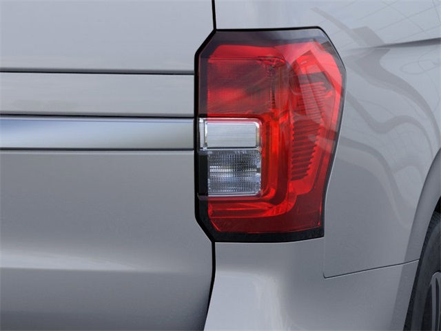 Vehicle image 21 of 23