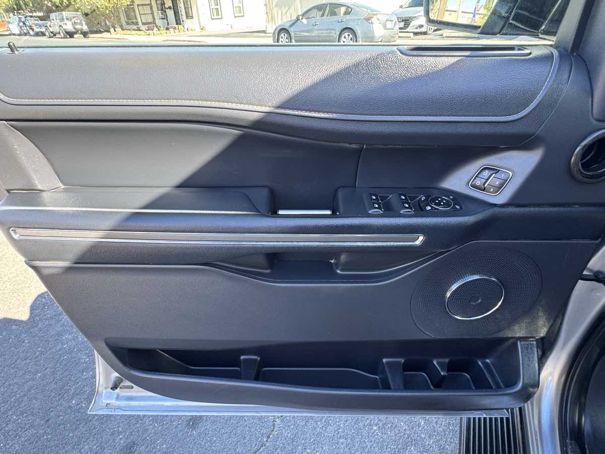 2024 Ford Expedition XLT Image 16 of 20