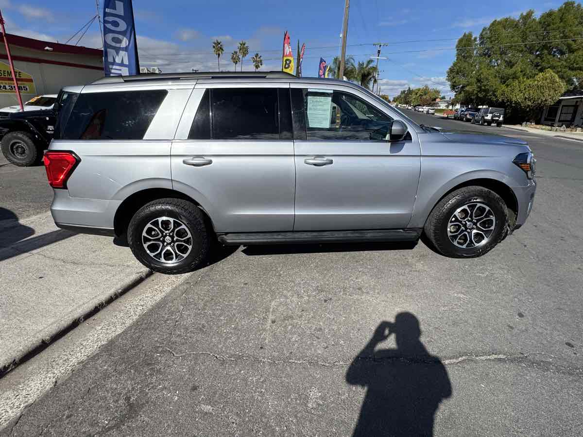 2024 Ford Expedition XLT Image 4 of 20