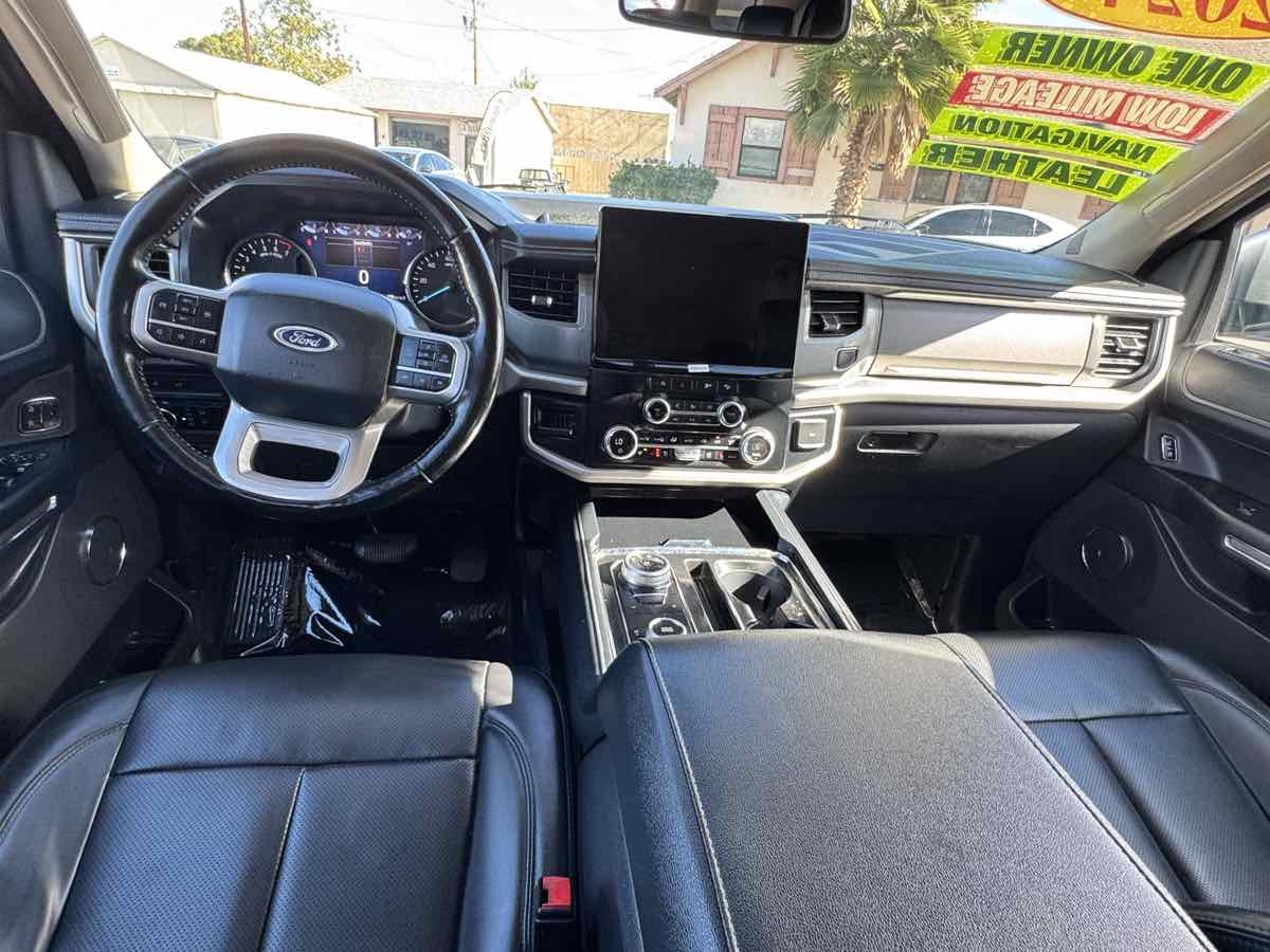 2024 Ford Expedition XLT Image 12 of 20