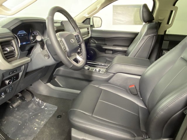 Vehicle image 10 of 20