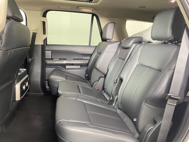 Vehicle image 15 of 20