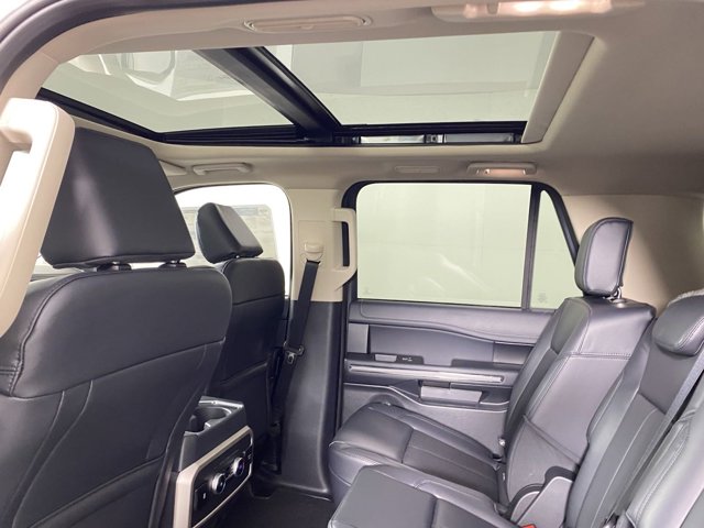 Vehicle image 16 of 20