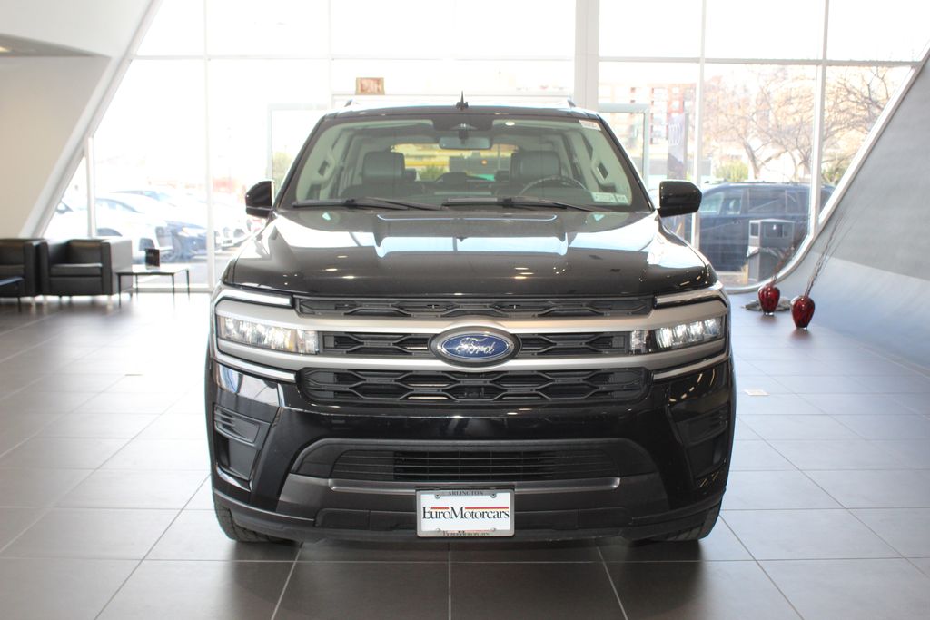 2024 Ford Expedition XLT Image 2 of 33